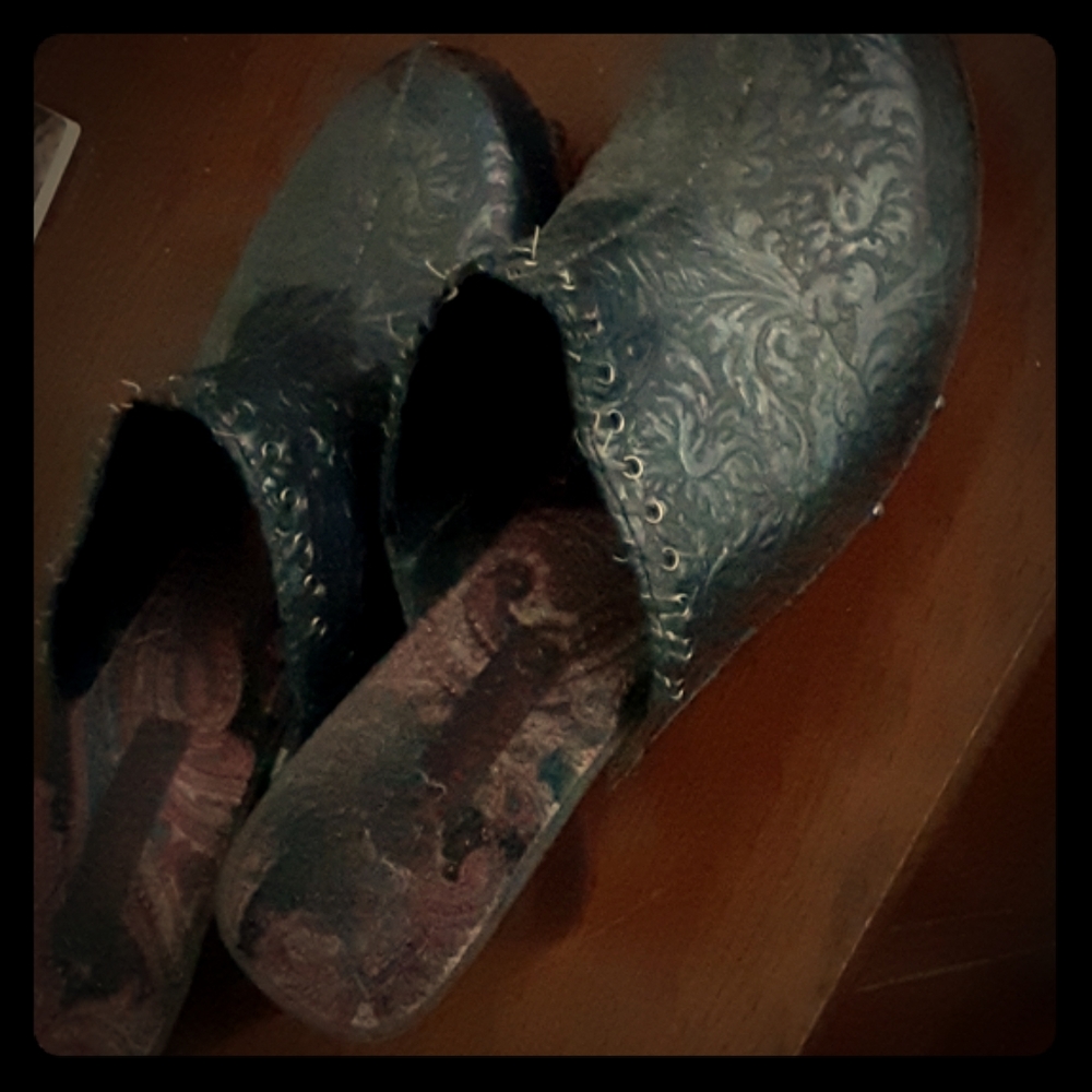 High heeled clogs